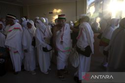 Jamaah calon haji gunakan pakaian ihram