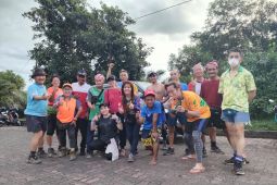 Pertamina dan komunitas warga bersih-bersih pantai Balikpapan