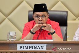 Komisi II DPR meminta menpan RB laporkan seluruh data honorer