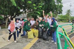 Ratusan karyawan PLN gelar aksi konservasi kawasan waterfront Sungai Kapuas