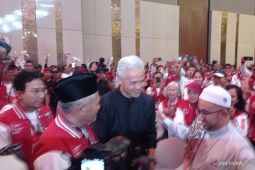 Ganjar Pranowo ingatkan relawan Jatim tak terpancing sebar hoaks jelang Pilpres