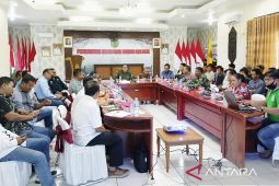 Pemkab Barsel selesaikan permasalahan warga Desa Muara Singan dengan perusahaan