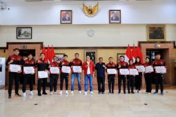 Cak Eri serahkan bonus peraih medali SEA Games Kamboja