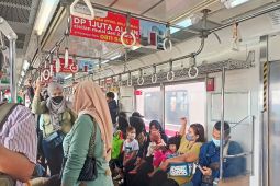 KCI masih wajibkan penumpang KRL memakai masker selama perjalanan