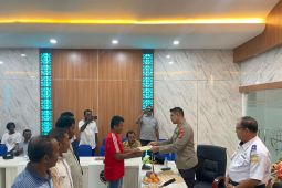 Puluhan nelayan Manokwari terima sertifikat elektronik e-pas