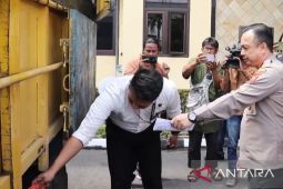 Selewengkan solar bersubsidi, polisi tangkap petugas SPBU dan sopir