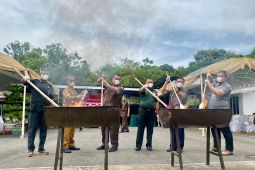 Kejari Balangan musnahkan belasan gram sabu dan ribuan obat