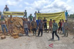 Warga Aceh Barat protes tambang batu bara sebabkan petani kesulitan air untuk sawah