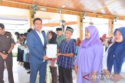 Pemkab Batanghari serahkan sertifikat tanah program PTSL