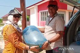 DPRD Penajam berikan bibit ikan tumbuhkan gairah  wirausaha pelajar