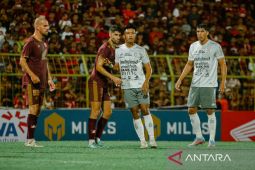 Pelatih Bali United minta pemainnya Elias Dolah perbaiki kondisi fisik