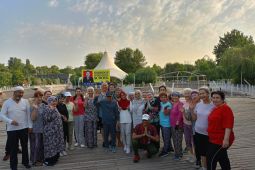 Ma'ruf Amin berolahraga pagi di Eco Park Tashkent