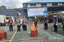BPOM Jambi musnahkan makanan dan obat-obatan ilegal senilai Rp1,6 miliar