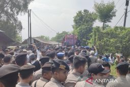 Spektrum - Menuntaskan kasus Pesantren Al-Zaytun agar tak menjadi bola liar