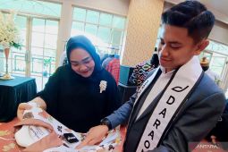 Diah Gardenia kenalkan apparel golf bercorak batik tulis