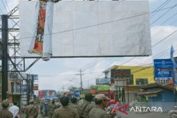 Pemkab Karawang tertibkan reklame tak berizin