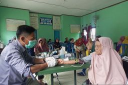 Hadir di Desa Berang, Mobil Sehat PT Timah Tbk Diserbu Warga