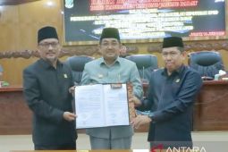 Bupati Tanjabbar sampaikan pendapat akhir terhadap Raperda Pertanggungjawaban APBD 2022