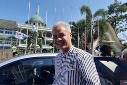 Ganjar disupiri TGB berziarah ke makam Syekh Muhammad Zainuddin Abdul Majid