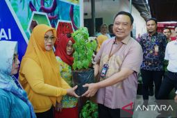 BI Gorontalo serahkan 5.700 bibit cabai kendalikan inflasi