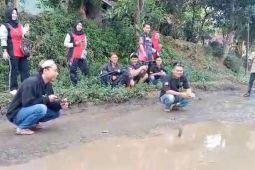 Pemkab Garut anggarkan Rp15 miliar untuk jalan rusak diprotes warga