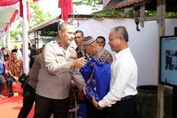 Polda Kalbar salurkan 7.000 paket sembako bantu warga tak mampu