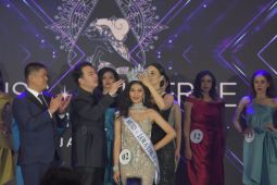Menang ajang kecantikan, Chaterina Sherly Meliana kenakan mahkota bertabur 3.000 permata