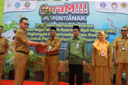 Gerakan menanam sayur, Pemkot Pontianak bagikan seribu bibit
