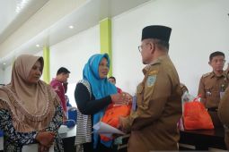 Wawako Jambi serahkan bantuan sosial ke masyarakat miskin ekstrem