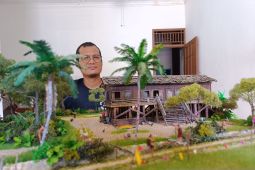 Mustakim menggali khasanah budaya melalui miniatur