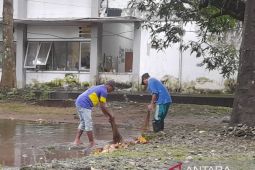 Penyapu jalan sang pahlawan kebersihan yang kerap terlupakan
