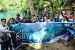 Peringati Hari Lingkungan Hidup Sedunia, DSLNG Bersihkan Sampah Plastik Hingga ke Paisupok