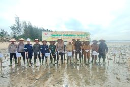 Lestarikan Lingkungan, PT Timah Dukung Gerakan Penanaman Pohon Serentak dalam Rangka HUT Bhayangkara di Bangka Barat