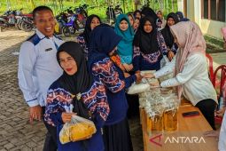 Disdag Tapin jual gula dan migor Rp15 ribu di pasar murah