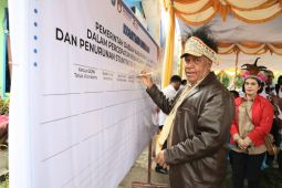 Gubernur ajak masyarakat Teluk Wondama pahami risiko pernikahan dini