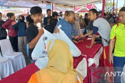Disperindag Babel bagikan ribuan paket sembako murah