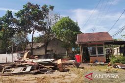 Murid SD Negeri 026 Penajam numpang belajar  selama rehab sekolah