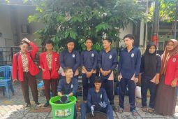 Kader milenial Kampung Edukasi Sampah berikan pembelajaran siswa