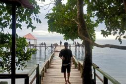 Menjelajah wisata murah di Pantai Moki Maluku  Tengah