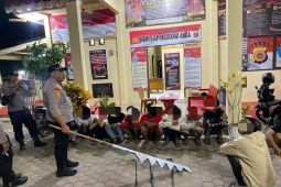 Polisi ciduk 10 remaja Lhokseumawe untuk cegah tawuran, sita senjata tajam rakitan