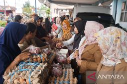 Warga Rejang Lebong antusias beli sembako program bahan pangan murah