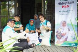 Presdir Adaro Logistics sambangi warga pra sejahtera di Aluh-aluh