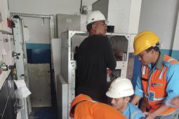 PLN lakukan pemeliharaan rutin gardu hubung di Maluku Tengah