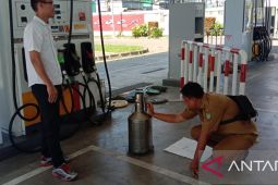 Alat timbangan di sejumlah pabrik di Tangerang hingga SPBU ditera ulang