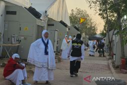 Jemaah haji berwukuf di Arafah, Selasa