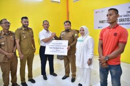 Bandara SIM serahkan sembako gratis dan kurban hadapi Idul Adha