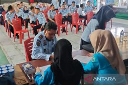 Divisi Pemasyarakatan lakukan tes urine petugas Lapas Gorontalo