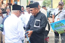 Gubernur Maluku sumbang sapi seberat 800 kg  untuk masyarakat Asilulu
