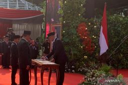 Ketua KPU RI lantik 220 anggota KPU daerah