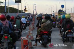 Polres Tanjung Perak catat kenaikan volume kendaraan di momen "toron"